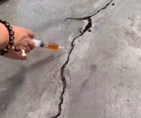 松柏镇混凝土裂缝修补技术详解​