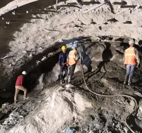 松柏镇拱顶带模注浆料的施工流程及注意事项